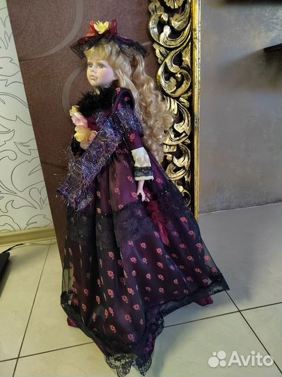Кукла фарфоровая коллекционная
