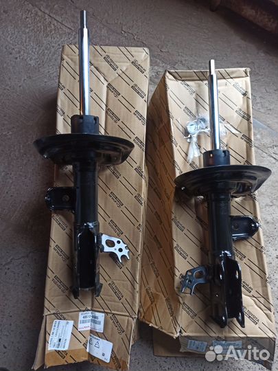 Амортизаторы передние Toyota Camry V 70