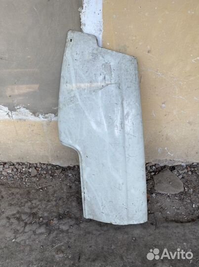 Заднее правое крыло газ 21