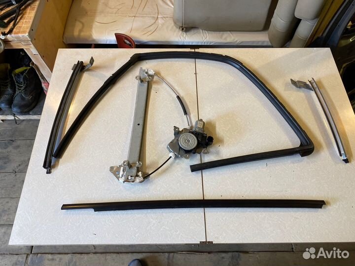 Стеклоподьемник Nissan Juke