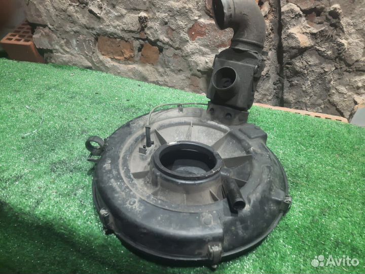 Корпус воздушного фильтра Audi A80 B3