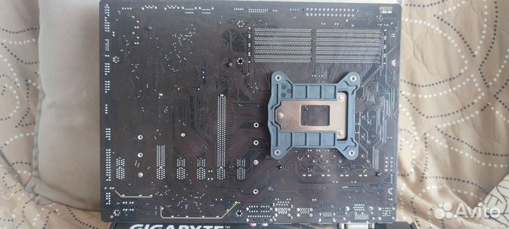 Gigabyte b365 hd3 celeron 4900 ddr4 8gb