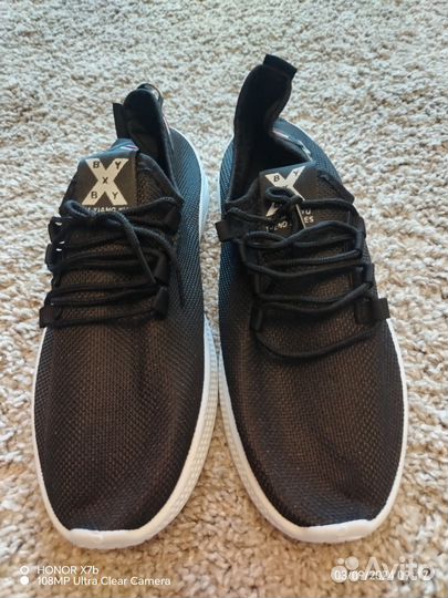 Кроссовки 42 размера (новые)