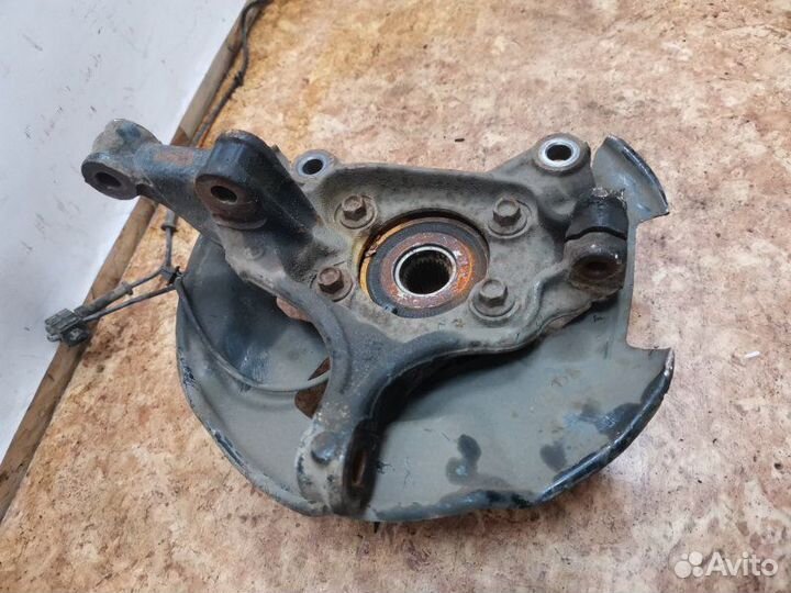 Кулак поворотный передний левый Mazda 3 хетчбэк BM