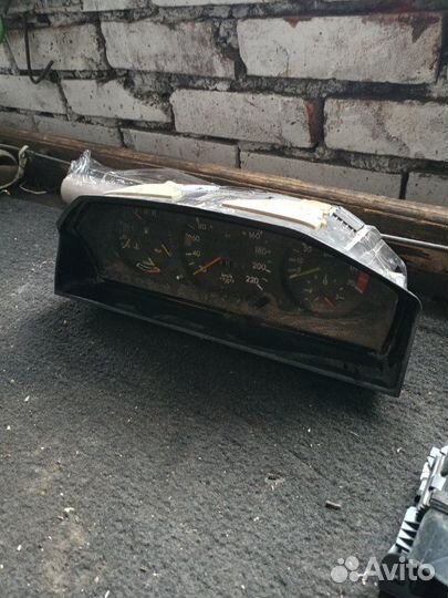 Щиток приборов Mercedes-Benz E-Class W124