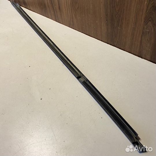 Молдинг стекла задний левый Geely Monjaro