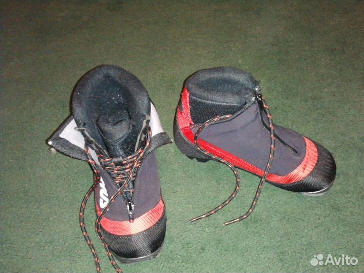 Лыжные ботинки