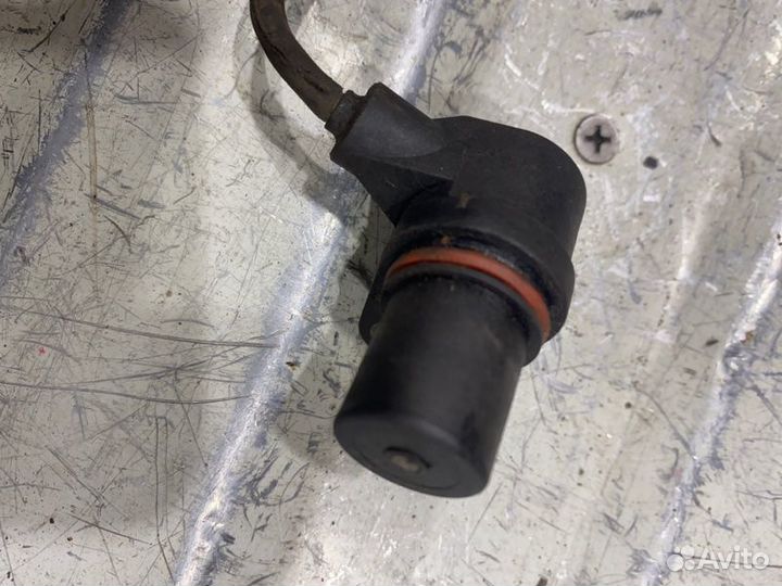 Датчик коленвала Volkswagen Passat B5 plus AWT 1.8