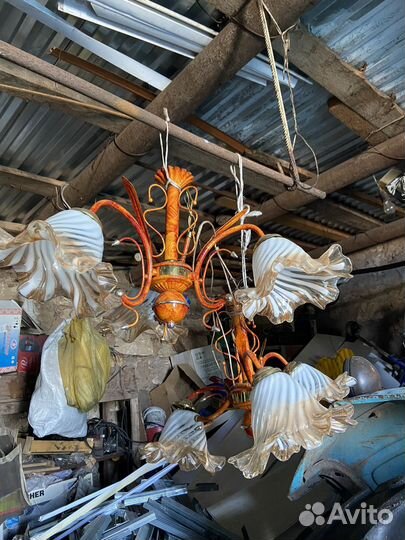 Люстры и двери