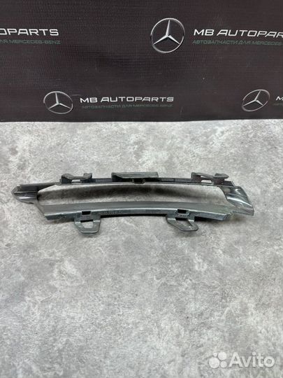Накладка фары передняя правая Mercedes-Benz Cls350