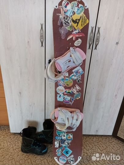 Сноуборд с креплениями и ботинками