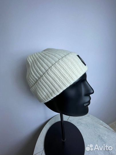 Стильная шапка Stone Island