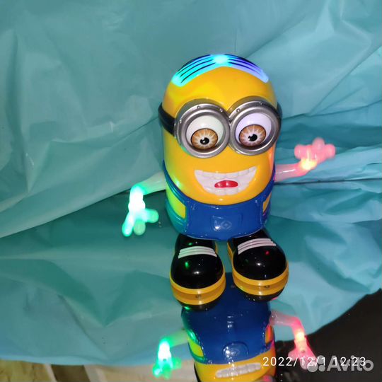 Игрушка Миньон танцует мигает поёт песню Бара-бара