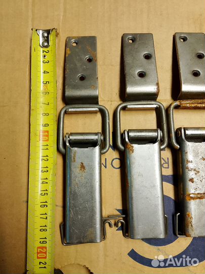 Замок защелка для ящиков со скобой без покрытия