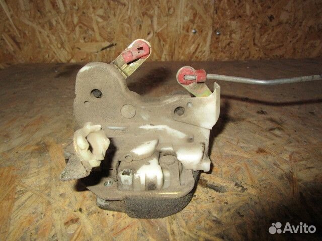 Замок двери задней левой Nissan Maxima (J30) 1988