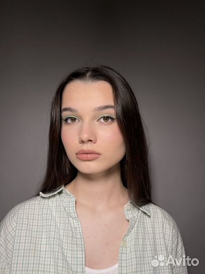 Визажист бровист