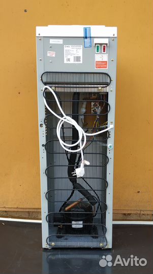 Кулер для воды напольный