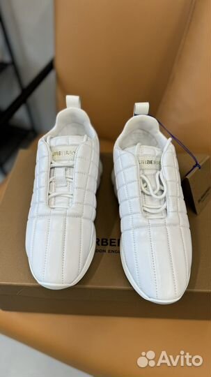 Новые кроссовки Burberry
