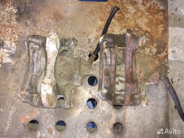 Суппорта передние Nissan Maxima J30