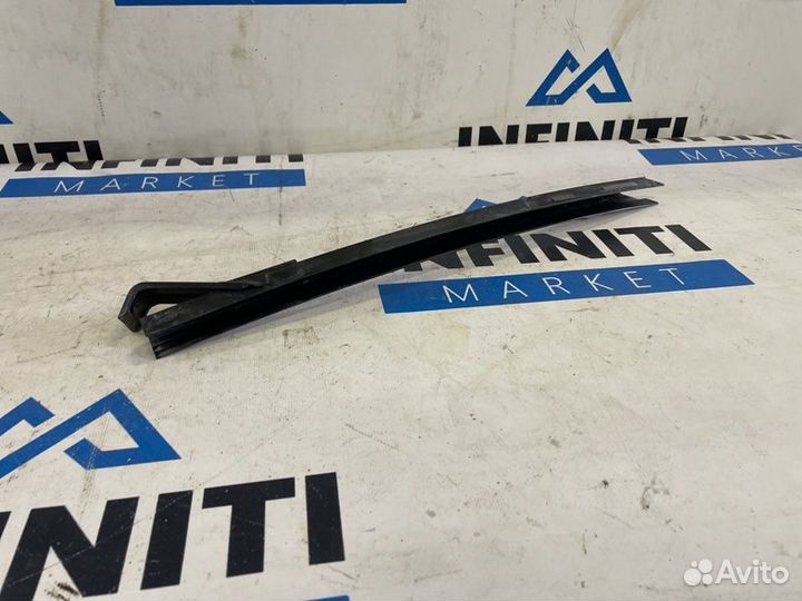 Направляющая стекла задняя правая Infiniti Qx70