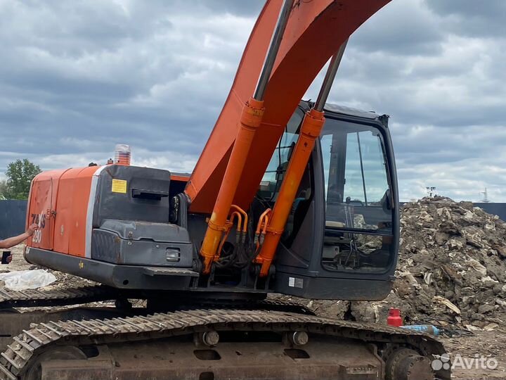 Гусеничный экскаватор Hitachi ZX200-3, 2007