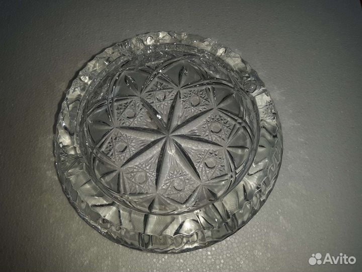 Продам хрустальную пепельницу