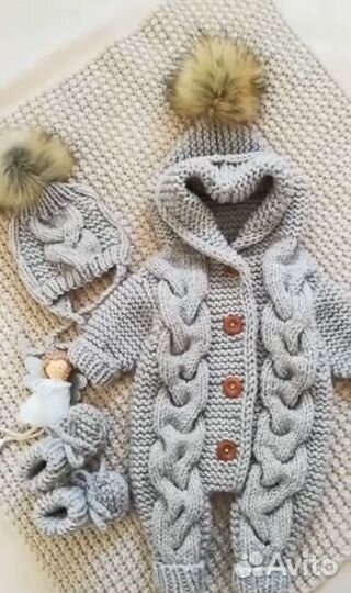 Вязанный комбинезон для новорожденного