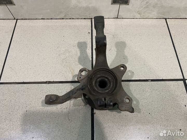 Поворотный кулак передний левый VW Passat B3