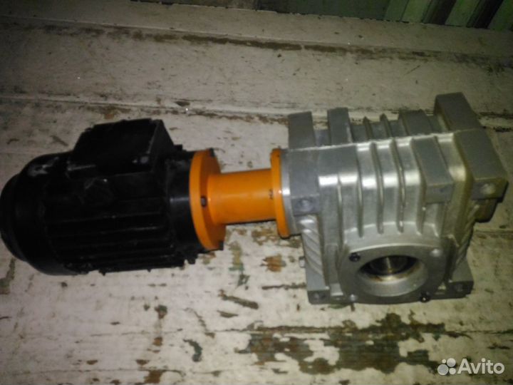 Редуктор с электродвигателем