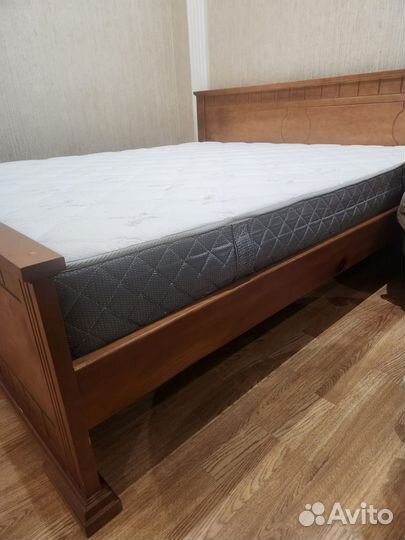 Кровать двухспальная с матрасом бу