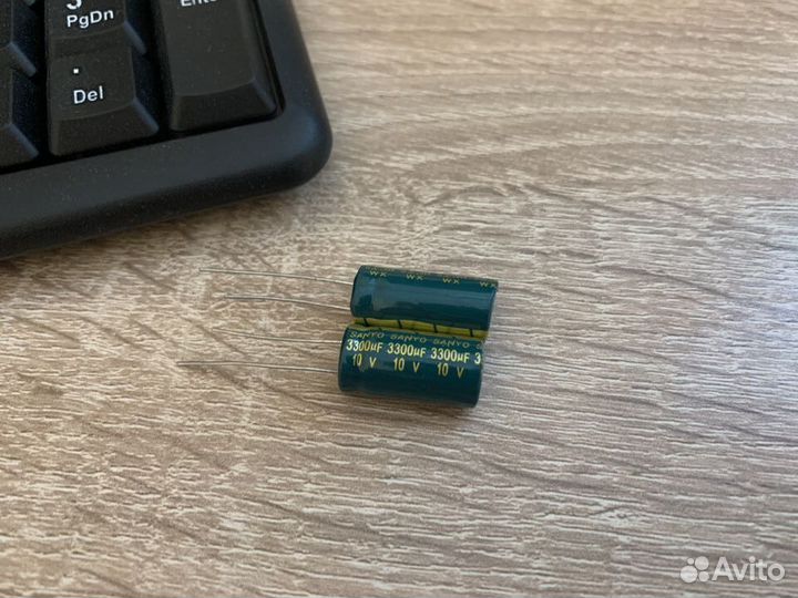 Электролитический конденсатор 3300uF 10v