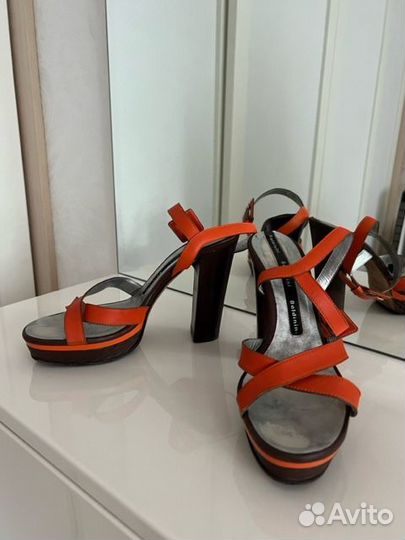 Продам брендовую обувь, одета 1-2 раза