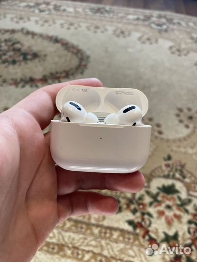 Беспроводные наушники apple airpods