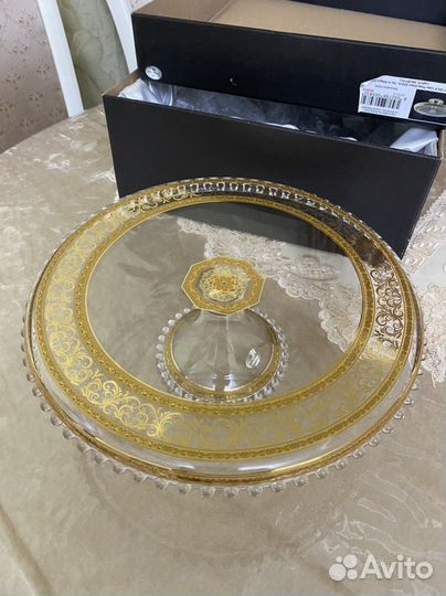 Тортница на ножке