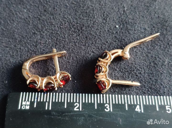 Серебряные серьги с гранатом