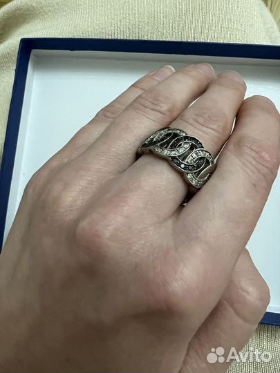 Серебряное кольцо с сапфирами и фианитами 18-18,5