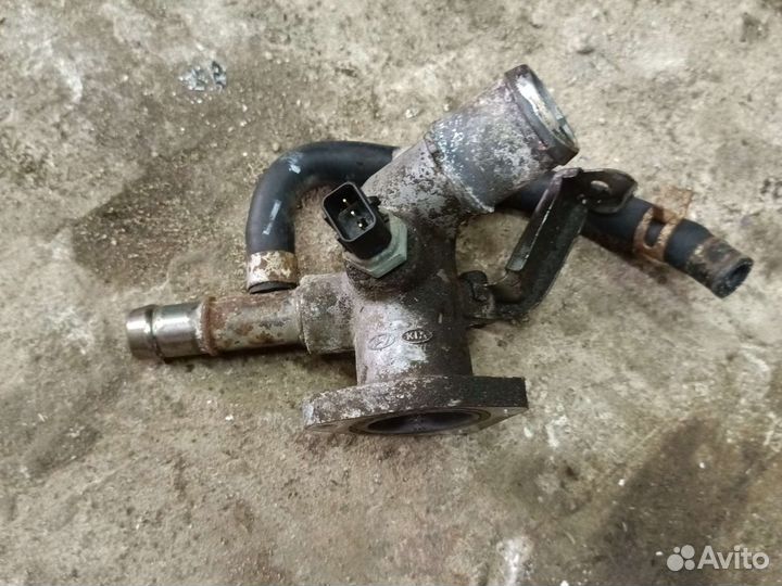 Патрубок гбц охлаждения солярис Рио 3 1.4 G4FA