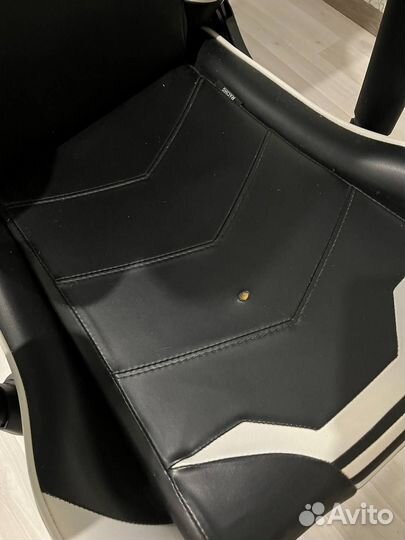 Игровое кресло DXRacer OH/RV131/NW