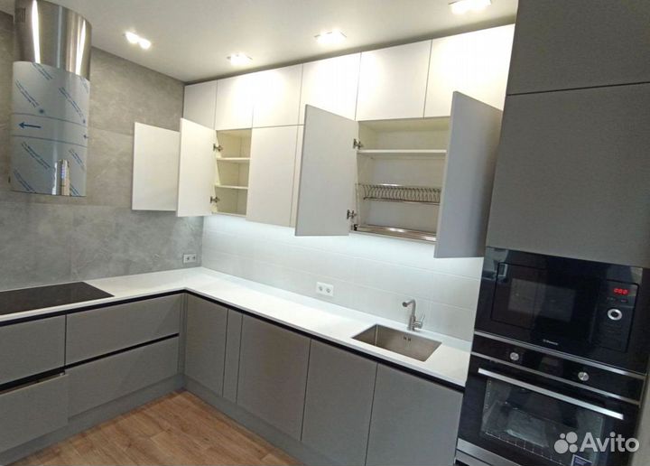 Кухня до потолка