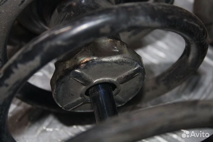 Стойки амортизаторов задние Nissan Skyline ECR33