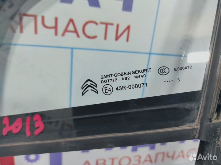Стекло двери передней левой (форточка) Citroen C4