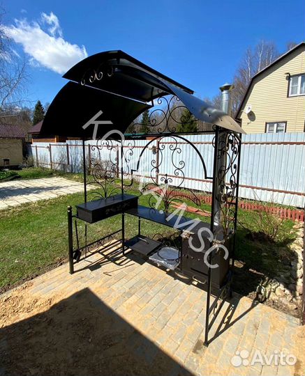 Мангал с крышей