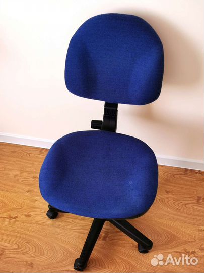 Офисный компьютерный стул