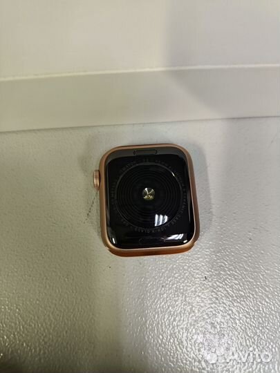 Смарт-часы Apple Watch SE 40mm Gold id:ro