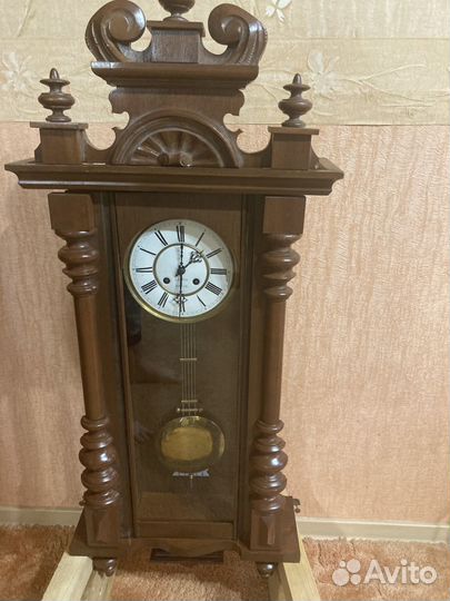 Старинные настенные антикварные часы с боем