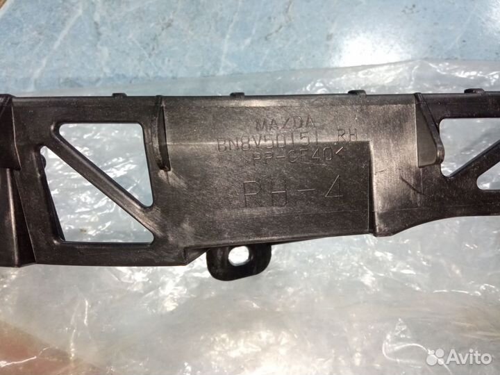Кронштейн фар правый mazda 3 (2002-2009) (седан)