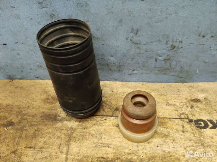 Отбойник пыльник переднего амортизатора BMW X5 E70