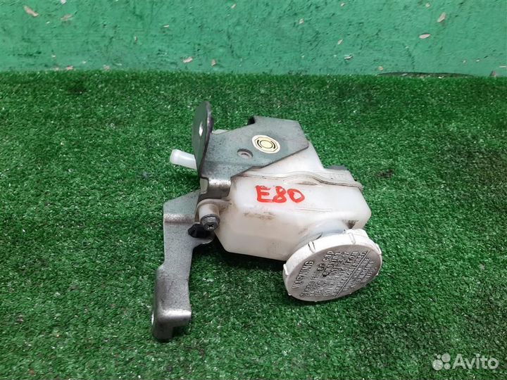 Бачок тормозной жидкости Mitsubishi Grandis 2008