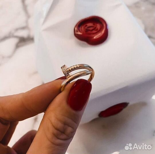 Браслет, кольцо Cartier love и гвоздик в золоте
