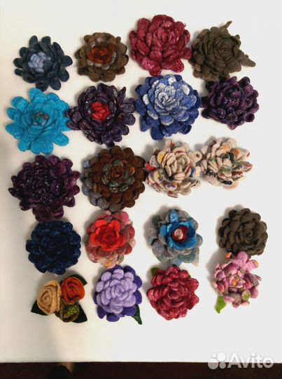 Броши валяные